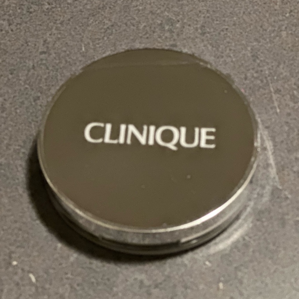 Clinique Round Black Compact Fair